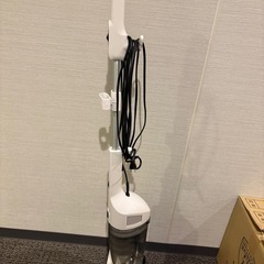 ツインバード スティック掃除機 コード式 スティック掃除機 サイクロン 軽量 2WAY  自立式 ホワイト 白 TC-E123SBKの画像