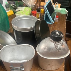 4合の飯ごうと内釜付きの水筒の画像