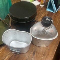 4合の飯ごうと内釜付きの水筒の画像