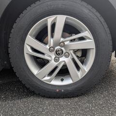 【決まりました】トヨタライズＧの純正ホイールとスタッドレスタイヤ4本