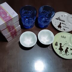 不要になった新品の食器類です。
