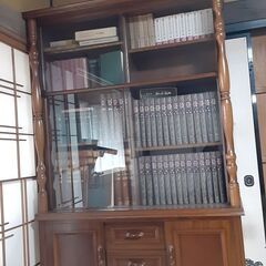高級感のある本棚です。