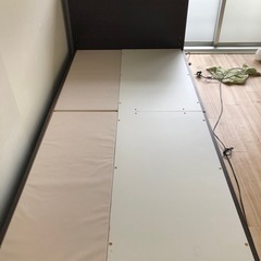 ベッドフレームの画像