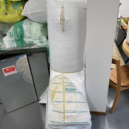 ❐［44枚入うち2枚破れあり］断熱材22枚×2本 ジーパックマットGPM24 東洋アルチタイト 断熱マット 25A 100枚入 (GW24K ALK/亜鉛引亀甲金網 