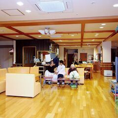 無資格歓迎！賞与4.0ヶ月分♪仕事もプライベートも充実させられる介護スタッフの画像