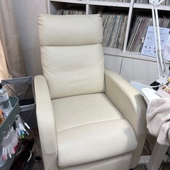 ネイル　マツエク　リクライニングソファの画像
