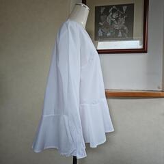 新品、未使用タグ付きAmuletブラウスの画像