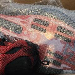 リップスティック　ヘルメット、膝当てつきの画像