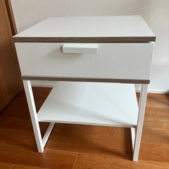 IKEA ベッドサイドテーブル 