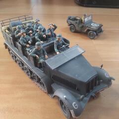 (決まりました)プラモデルのジープとトラックの画像