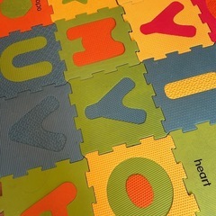 ジョイントマット　70枚前後　英語　アルファベット　知育　幼児　の画像