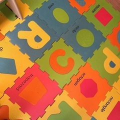 ジョイントマット　70枚前後　英語　アルファベット　知育　幼児　の画像