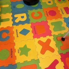 ジョイントマット　70枚前後　英語　アルファベット　知育　幼児　の画像