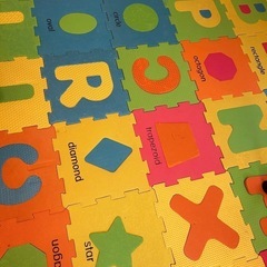 ジョイントマット　70枚前後　英語　アルファベット　知育　幼児　