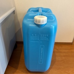 灯油ポリタンクボックスと灯油用ポリエチレンかん18ℓの画像