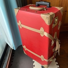 スーツケース　赤　の画像