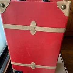 スーツケース　赤　の画像