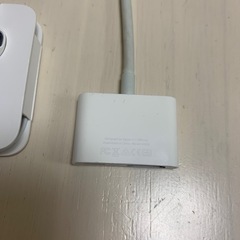 iPhoneイヤホンとLightningケーブルの画像