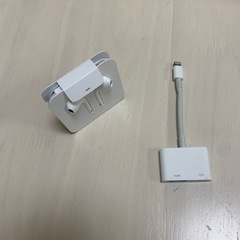 iPhoneイヤホンとLightningケーブル