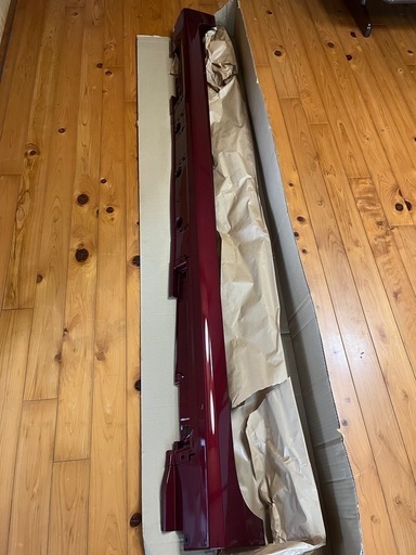 プリウスα、PRIUSα、サイドステップ、サイドスカート、ロッカーモール