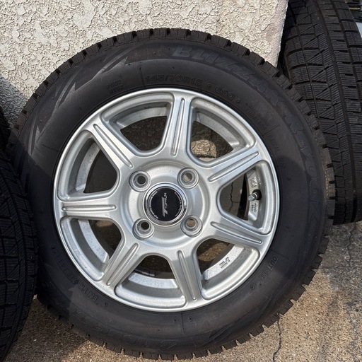 【お取引完了】145/70R12 スタッドレスタイヤアルミ付き4本セット 