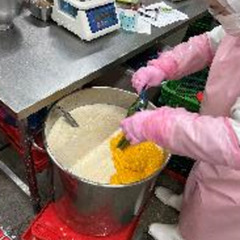 未経験歓迎/食材・部材等の出庫業務/東証プライム上場のグループ企業/車通勤可/通勤手当（社内規定による）/賞与あり/日・祝日は時給50円アップの画像