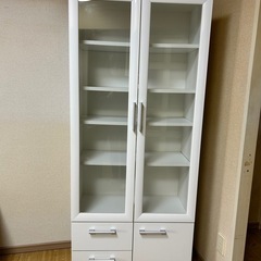 白い本棚