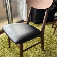 【値下げしました】オシャレな足のダイニングテーブル