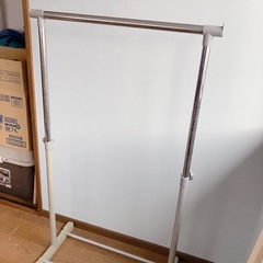 【お話中です】ハンガーラックの画像