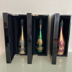 決まりました　シャンパンの空き瓶と箱