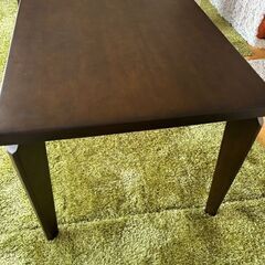 【値下げしました】オシャレな足のダイニングテーブル