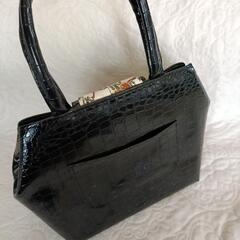 レトロなショルダーバック　ハンドバッグ　黒　美品　の画像