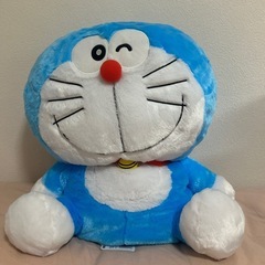 大きなドラえもんのぬいぐるみ