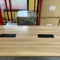 【来店予約制】【中古オフィス家具在庫充実】極美品　Oliver オリバー　フリーアドレスデスク　定価21万　ミーティングテーブル　会議テーブル　パソコンデスク　検)事務机　オフィスチェア　ロッカー　ミーティングテーブル　応接ソファ　美品多数　格安の画像