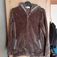 ＊チロリアンテープ使いの茶色のポコポコフリースパーカー＊