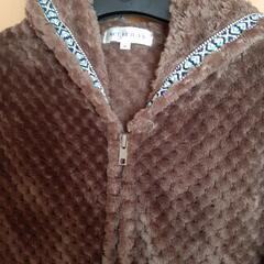 ＊チロリアンテープ使いの茶色のポコポコフリースパーカー＊の画像