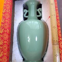中国土産　上海芸術博物院　青磁　壺