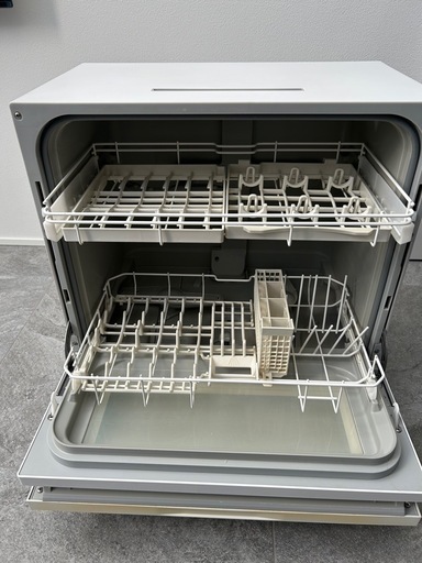Panasonic 電気食器洗い乾燥機 NP-TH1-W 2018年製