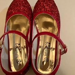 赤色グリッターシューズ（ヒールあり）約20cmの画像