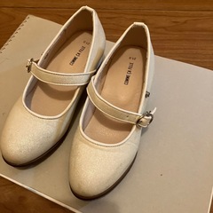 コムサフィユ白ラメ子供用パンプス
