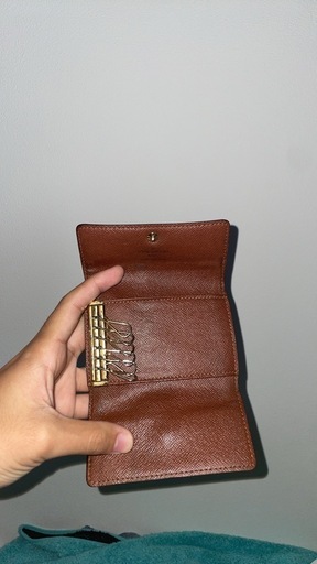 VUITTON キーケース