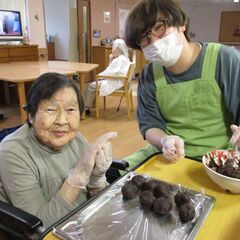 無資格・未経験スタート歓迎 / 年間休日120日 / 賞与3ヶ月分 / 介護職の画像