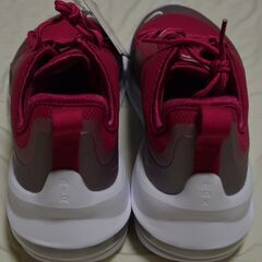 【まだ受付中･送付可能】新品タグ付 NIKE ナイキ スニーカー ウィメンズ エア マックス アクシス 7.5/24.5cm スニーカー 早い者勝ちです✨✨の画像