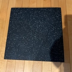 ブルブルマシーンとゴムマットの画像