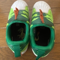 アディダス　恐竜　スリッポンスニーカー18センチの画像