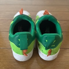アディダス　恐竜　スリッポンスニーカー18センチの画像