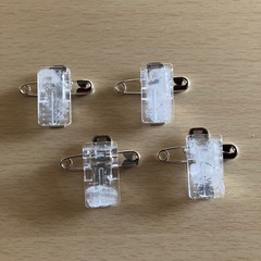 名札用クリップ　安全ピン付き　クリアプラスチック　クリップ 4個セットの画像