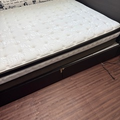 ダブルベッドの画像