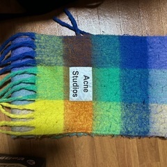 acne studios レインボーマフラーの画像