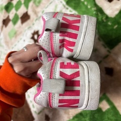 NIKE ピンク　訳あり　22.5の画像